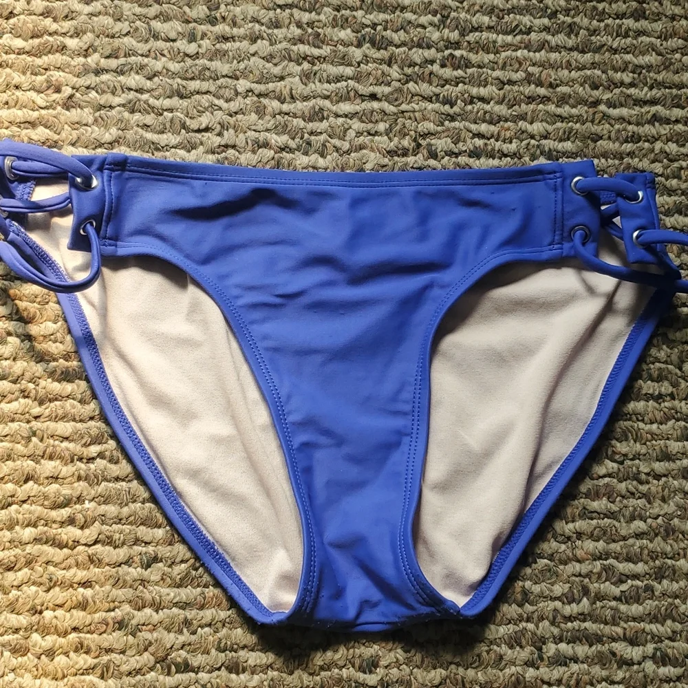 Bikini - Picture 4 of 5